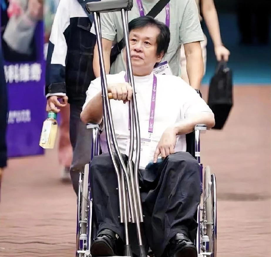郑智化，这下大意了，万万没想到还有现场视频[笑着哭]外面两个，里面两个，总共四