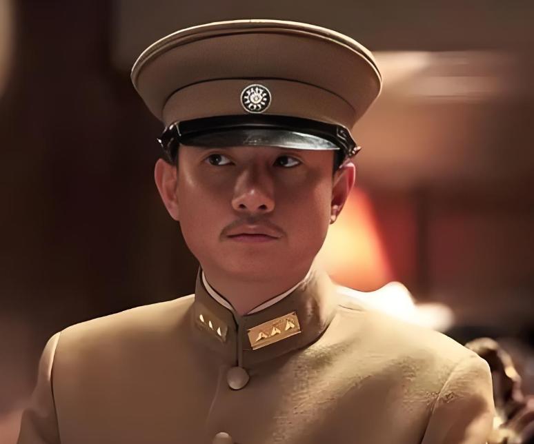 如果打卢小嘉的不是黄金荣，而是少帅，卢小嘉还敢还手吗？咱就这么讲吧。卢小嘉的