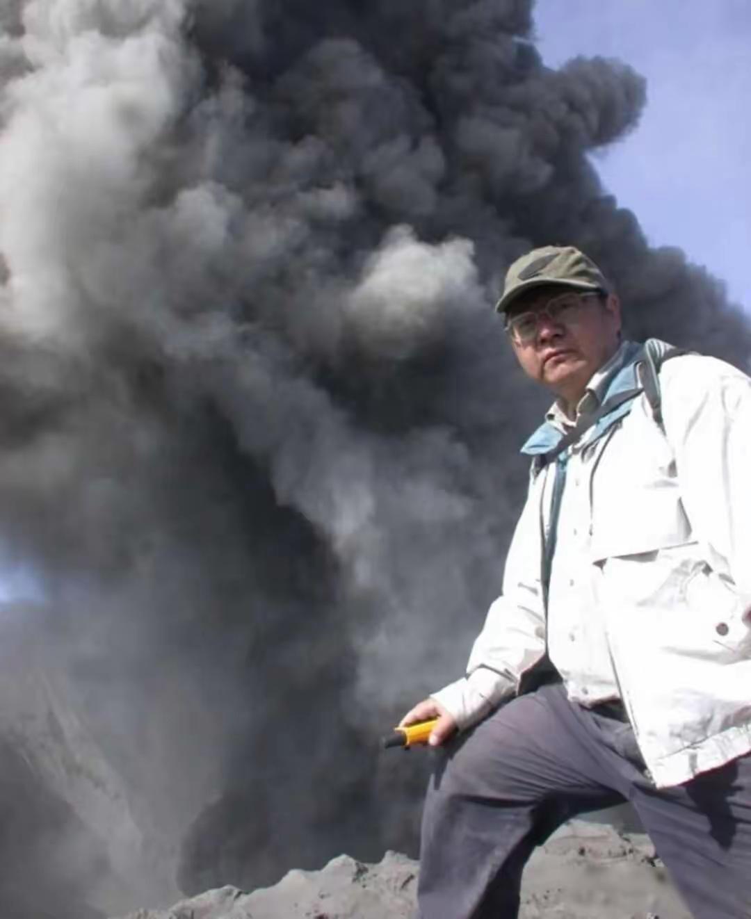 桥塌了，气在底下憋着，谁也没想到会炸那天下午四点多，四川马尔康的红旗特大桥有一