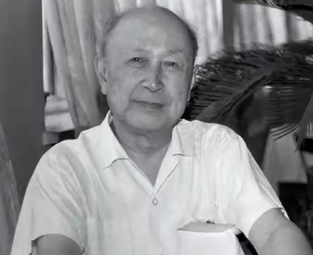 1955年6月。钱学森偷偷往信封里塞了一张小纸条，趁着家里保姆不注意，扔到了街
