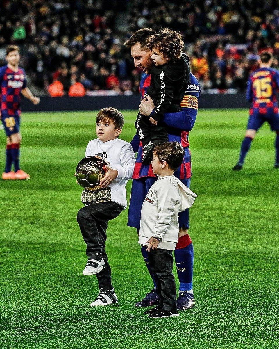 💙❤️梅西在《每体》的采访中：“我想对巴塞罗那球迷和所有热爱足球的人说，我真的