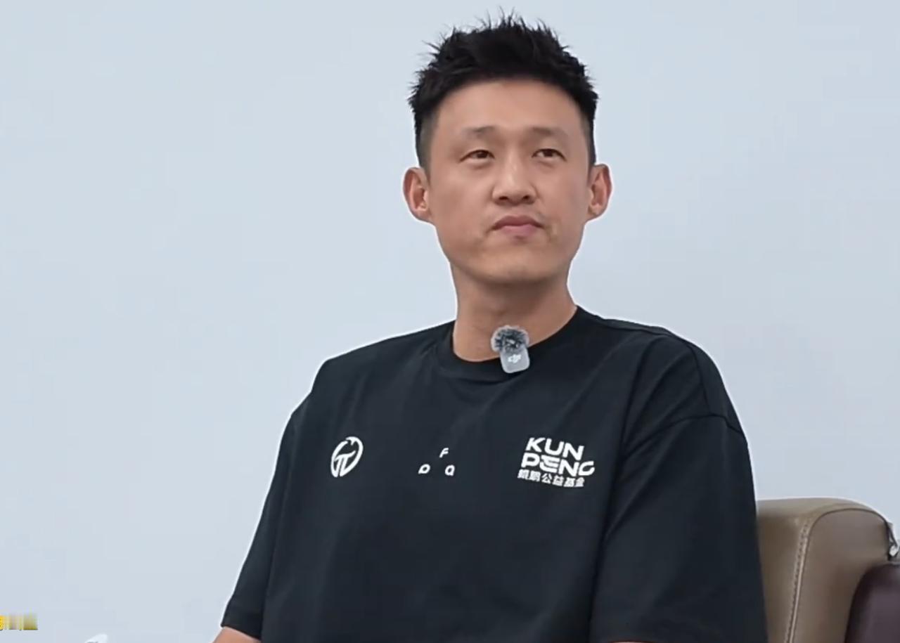 周鹏知恩图报！据广东体育媒体人透露，广东男篮给到周鹏的C类合同薪资只有30万