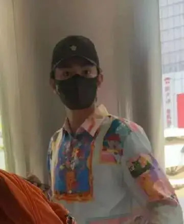网友成都偶遇丁禹兮丁禹兮被认出秒变“震惊猫猫”，这反应太绝了！​​​