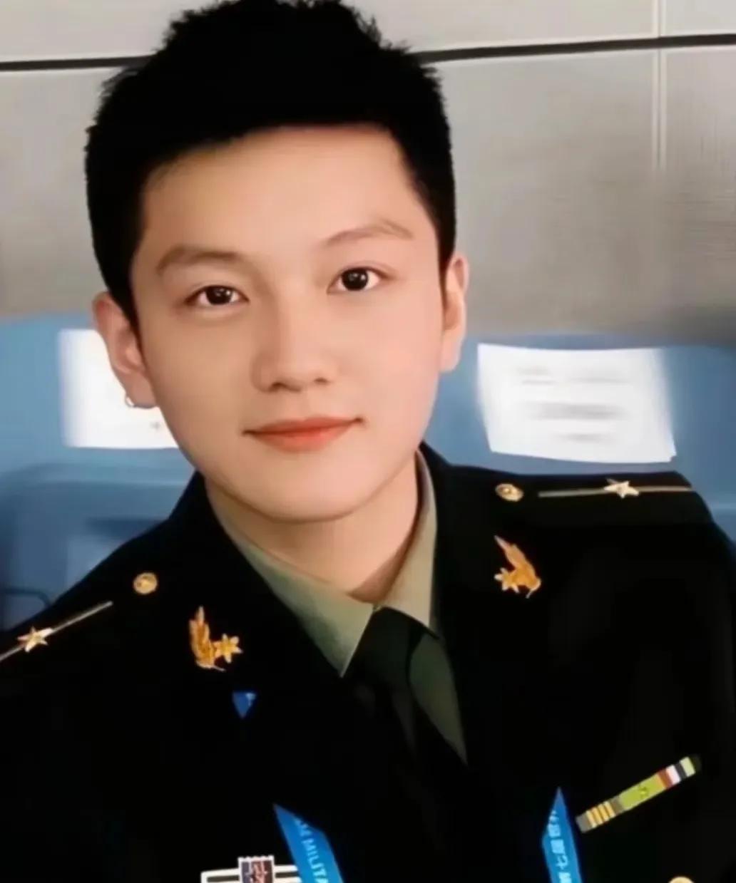 时间是一把无情的刀谁也抵挡不住岁月的痕迹哪怕他是“八一少帅”樊振东也不行，