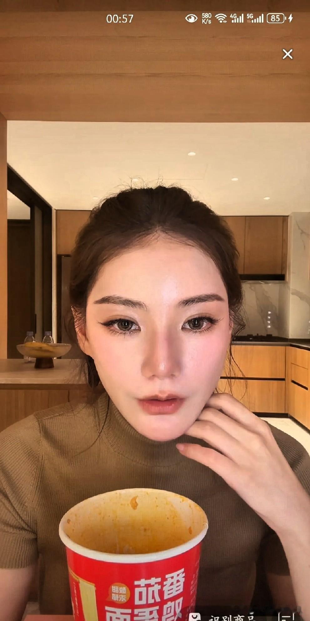 真是令人意外！马筱梅又是凌晨直播，胖了47公斤，卖麻六记，晚上七点又继续直播