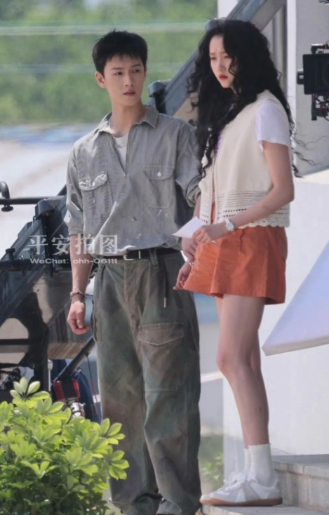 李昀锐关晓彤同框路透出乎意料的有点氛围感哎，李昀锐算是摆脱孟子义了…之前总觉