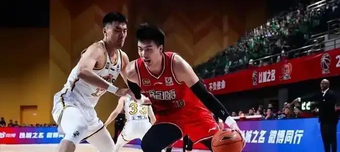广州龙狮的管理层是不是不喜欢焦泊乔啊？自从今年一月份受伤后，焦泊乔就一直在马德