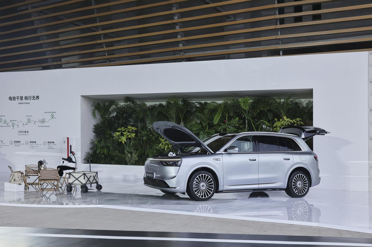 百变空间+智慧细节，问界M8适配家庭全场景需求家庭出行的豪华，在于能从容应对多