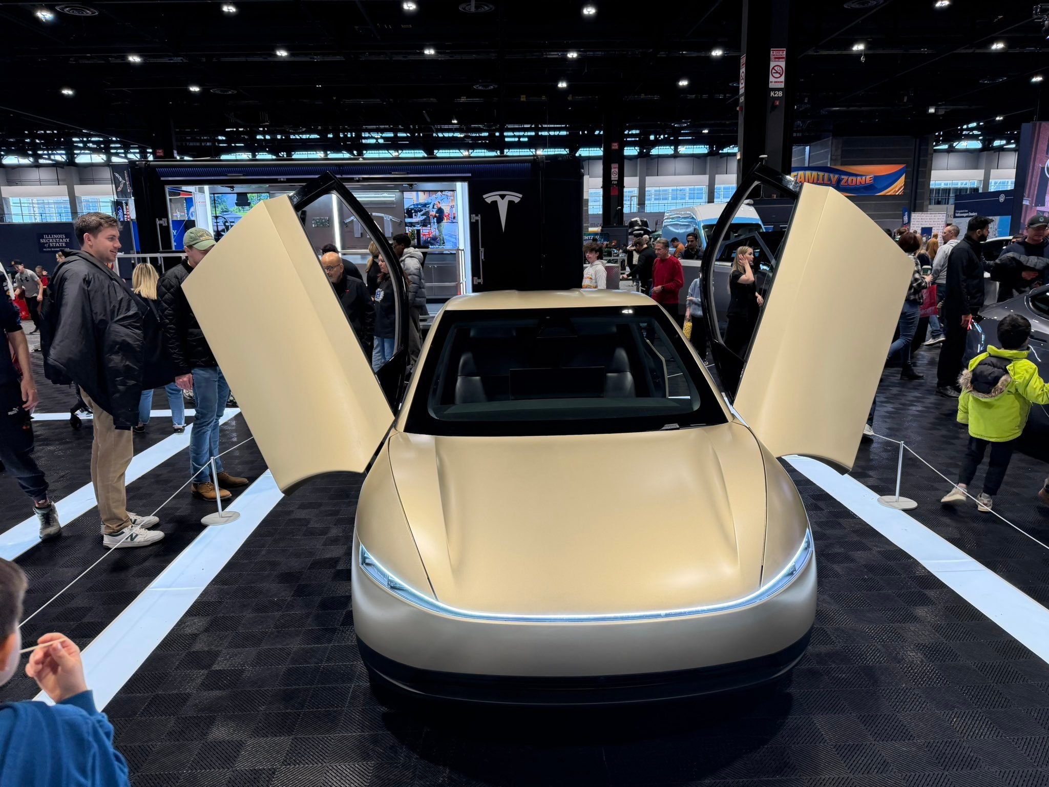 2月19日，美国联邦通信委员会（FCC）正式批准特斯拉公司的一项豁免申请，允许其