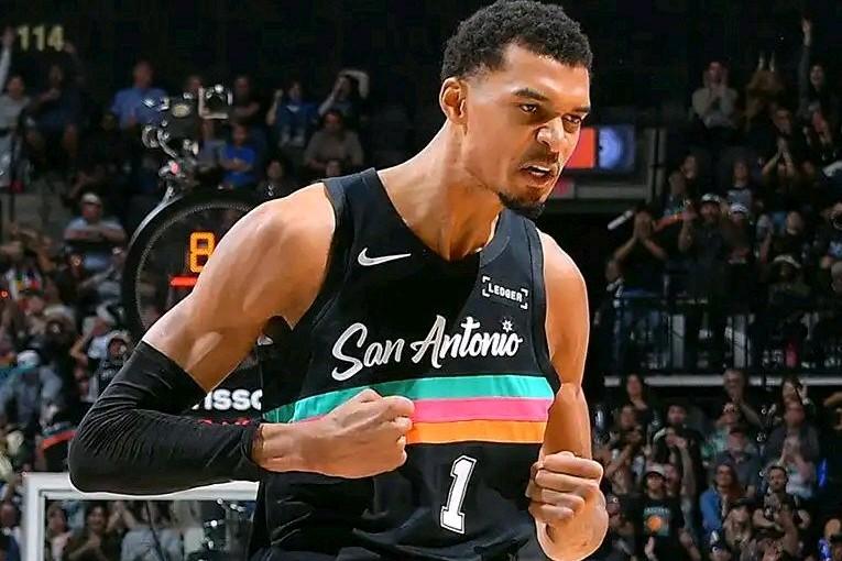 马刺能否三杀卫冕冠军雷霆？淡定：nba历史单赛季三杀卫冕冠军都有谁？第一支：