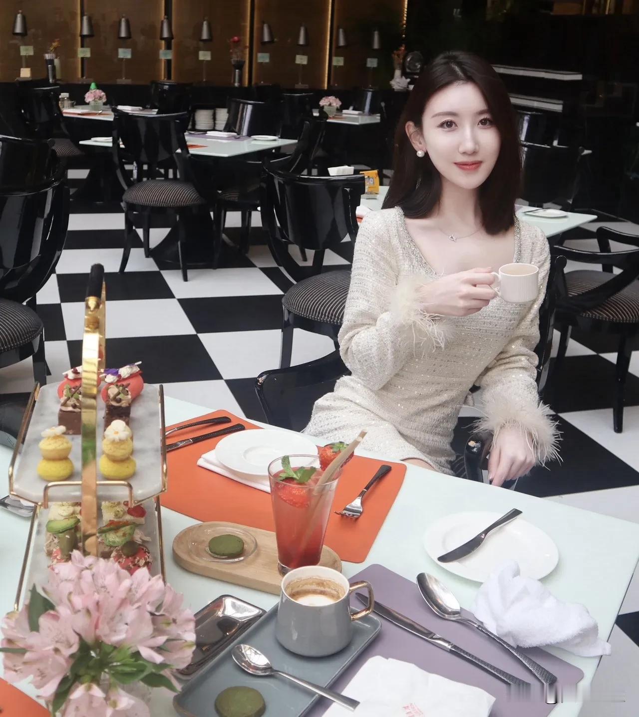 昨晚抱着试试看的心态和朋友去了一家居酒屋冬日的寒夜坐在暖烘烘的小酒屋里