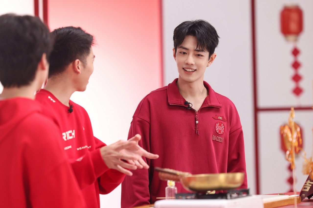 肖战一整套红色look肖战allred穿搭啊啊啊红色的肖战好帅啊~肖战