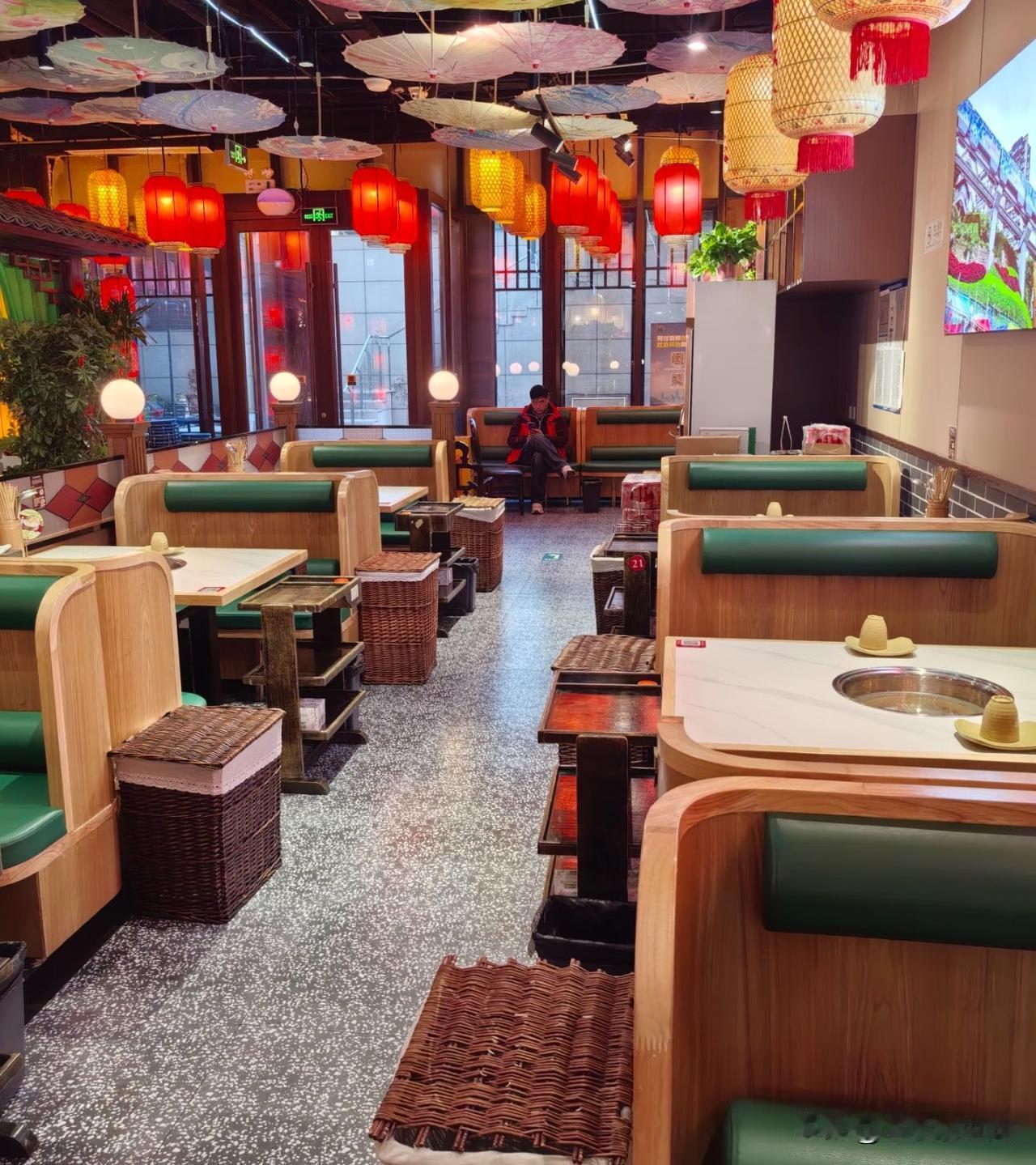 开店还是风险太大了！当初满怀期待和别人合伙开了一个饭店，（我出的钱多，占股少，