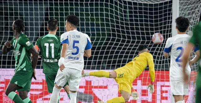 浙江已经2-0领先三镇了！看来本赛季保级形式基本明朗了！如果三镇今天输球了，这样
