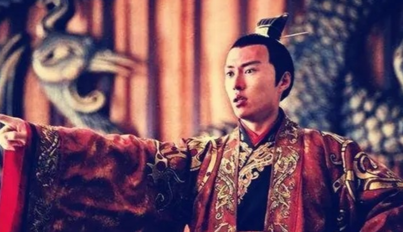 884年黄巢身死，20多个姬妾被俘。唐僖宗在四川举行了献俘仪式。他站在高楼上责问