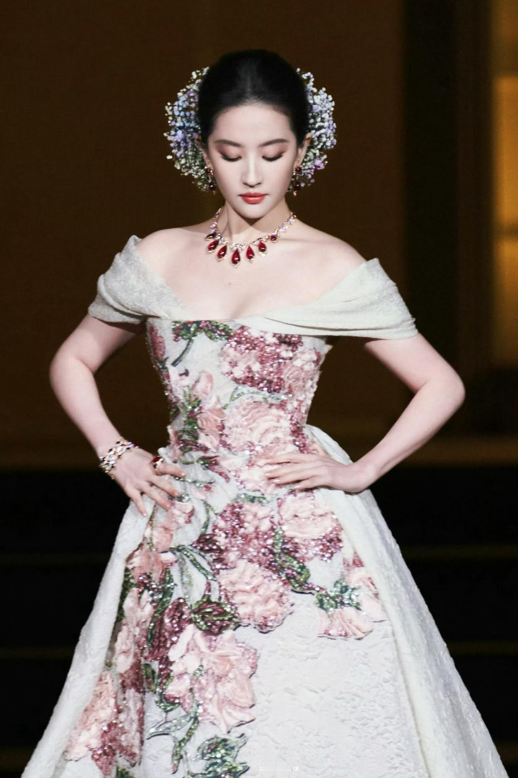 刘诗诗像森中精灵，刘亦菲像散花天女内娱淡颜系VS内娱浓颜系内娱颜值天花板你们同
