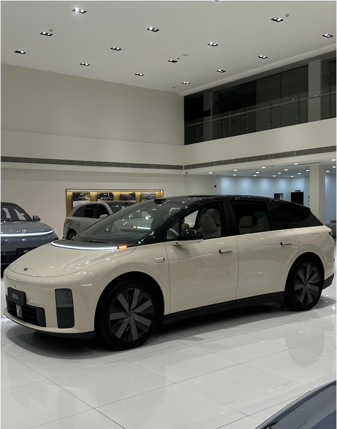 L90选择Baas，价格比理想i6便宜近10万，这10万够用车8年了。。。