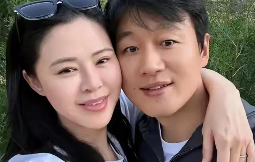 佟大为这五口之家，简直是娱乐圈的温馨典范！他和关悦结婚多年，零绯闻、不炒作，用心