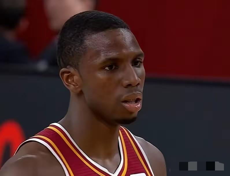 迪亚洛彻底迷失！山西32分惨败上海，重金外援成球队最大毒瘤山西队的超级外援迪