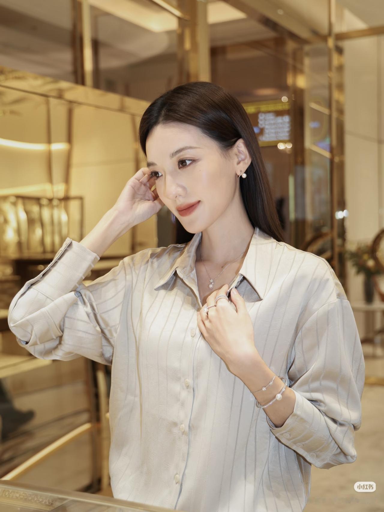 国家气候中心监测显示，今年冬季我国气温以接近常年到偏暖为主，但受拉尼娜状态影响，