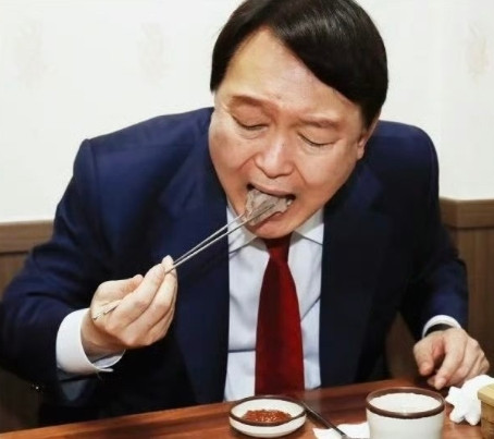 尹锡悦被囚环境创下历任韩国总统最差记录尹锡悦的囚号正式公布，他的代号为3617