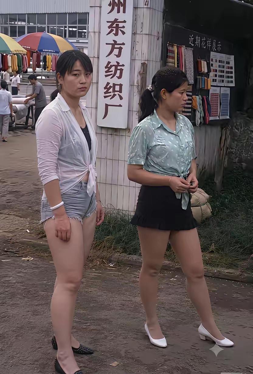 90年代，南方电子厂打工的两个女孩