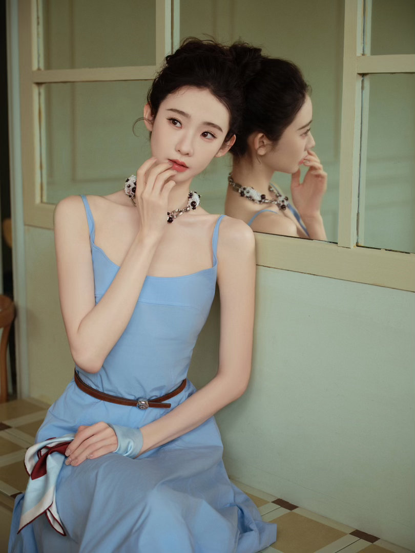 张艺凡人前人后两副面孔张艺凡人前女明星人后不认识这就是女明星的真实日常吗？没人