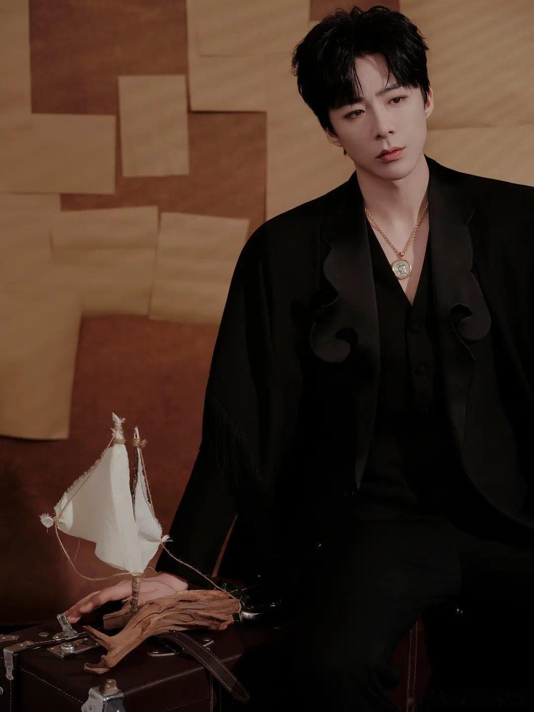 摩登兄弟刘宇宁➕高定➕杜宾，华丽时尚又气场强大，哪儿哪儿都好绝刘宇宁已经连着两