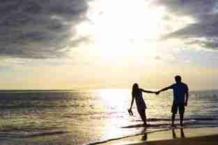 朋友今年四十，离异单身好几年了。孩子跟了前妻，如今他一人吃饱全家不饿，在事业