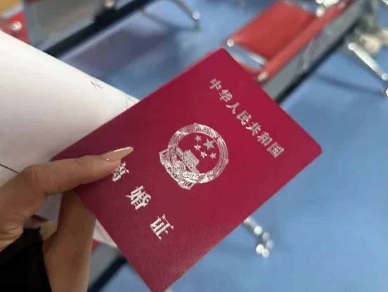 同样是离婚，男女为何差异这么大？你发现没有，男人离婚后，会保持沉默。顶多约最