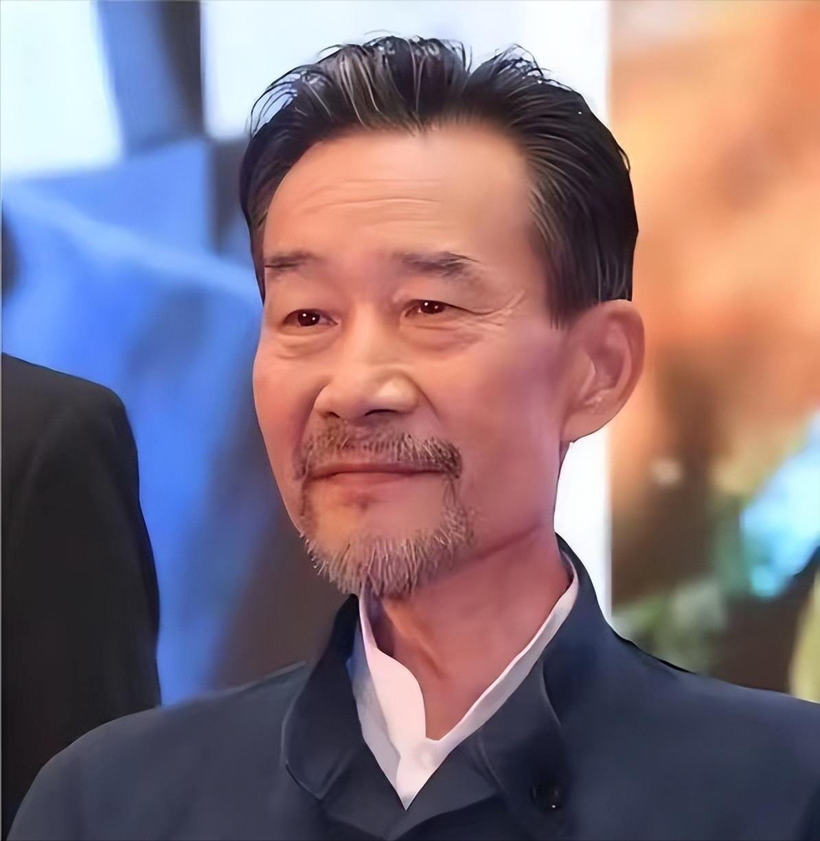泪目了！72岁的李雪健已经完全听不见了，即使这样他却说：只要是有意义的戏，哪怕只