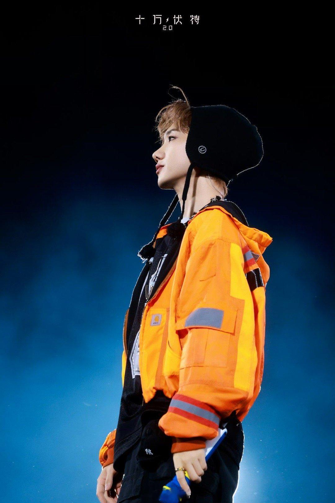 嗨皮牙跳了我叫李飞没有脊椎恭喜“李飞”同志，凭借一句“没有脊椎”成功获得国际认