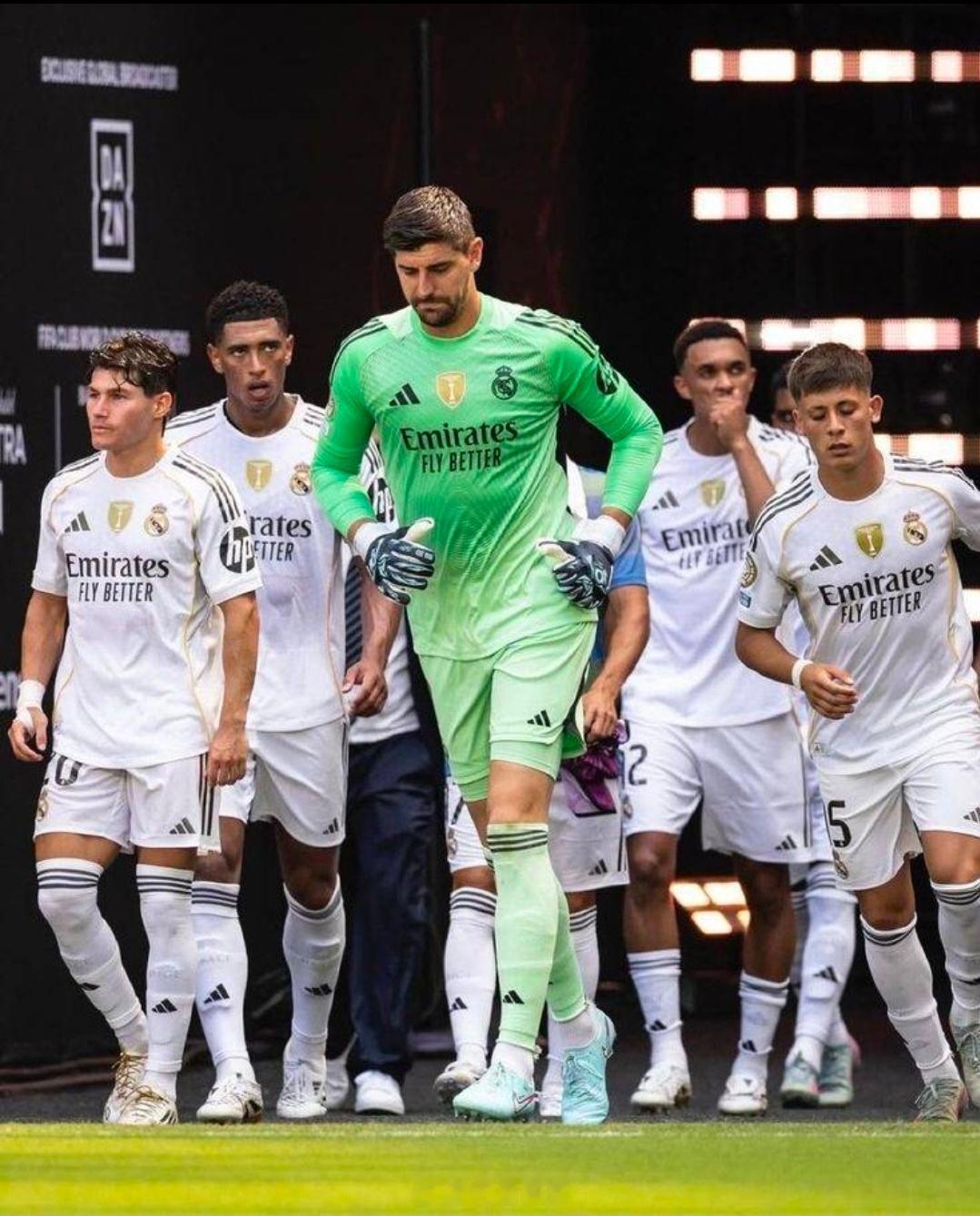 皇马2比0莱万特科贝：遭受球迷历史性嘘声，皇马球员和高层都感到震惊与失望据西班牙