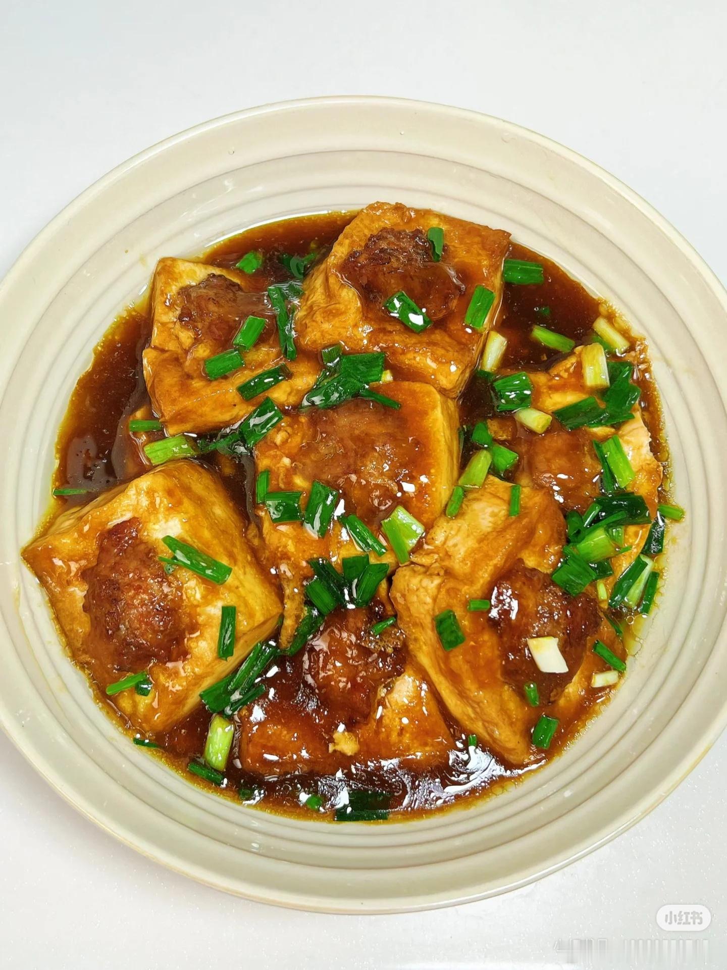 肉酿豆腐这道肉酿豆腐真的是从小吃到大的家常菜，做法简单到没难度，零失败！煎得外焦