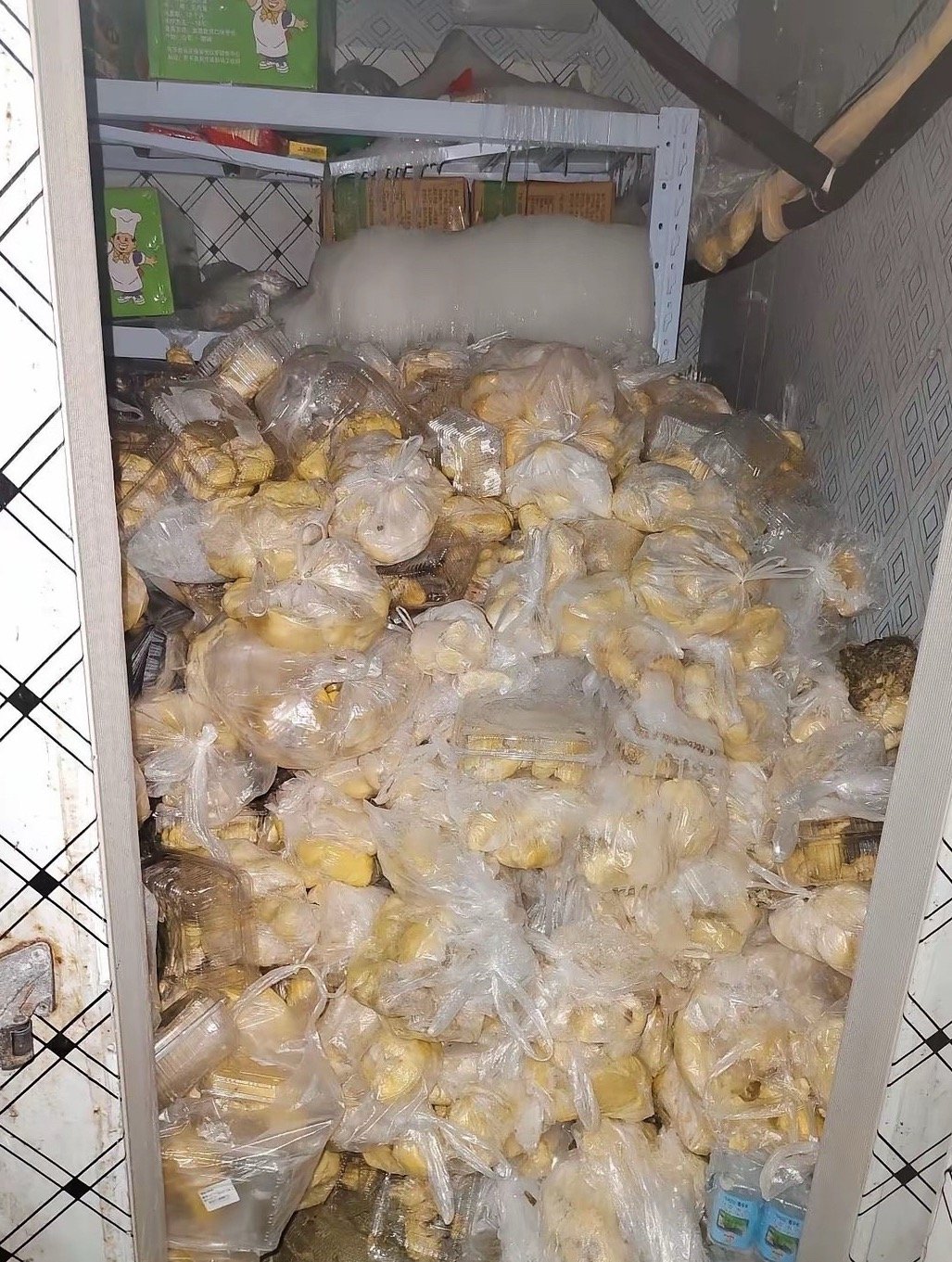 看到这一幕，再也不吃榴莲了