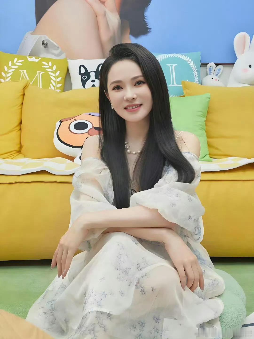 伊能静底子不基础生图就不基础我的妈呀伊能静怎么会美成这样，满五十减三十吗，太美了
