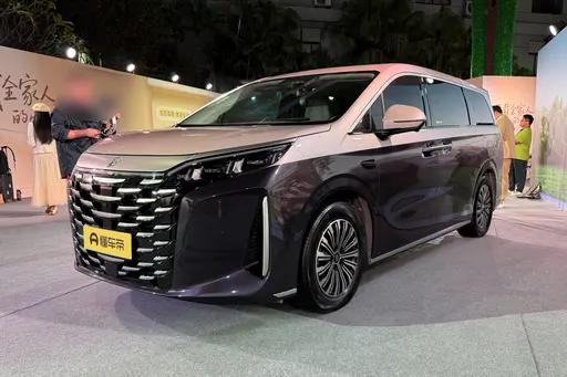 同样二十万出头，买新款夏入门版，还是买二手顶配夏？ 最近看比亚迪夏，我反而觉