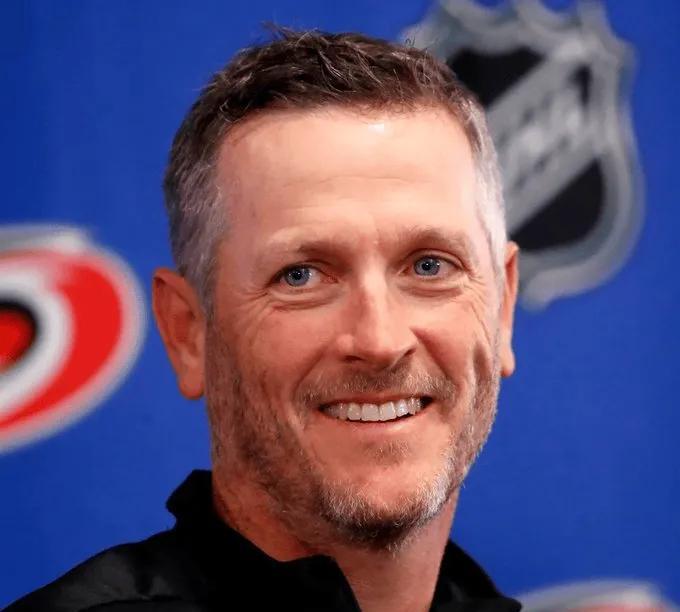 终于能解释杨瀚森能这么高顺位被选中了！据Shams爆料，NHL的卡罗莱纳飓风
