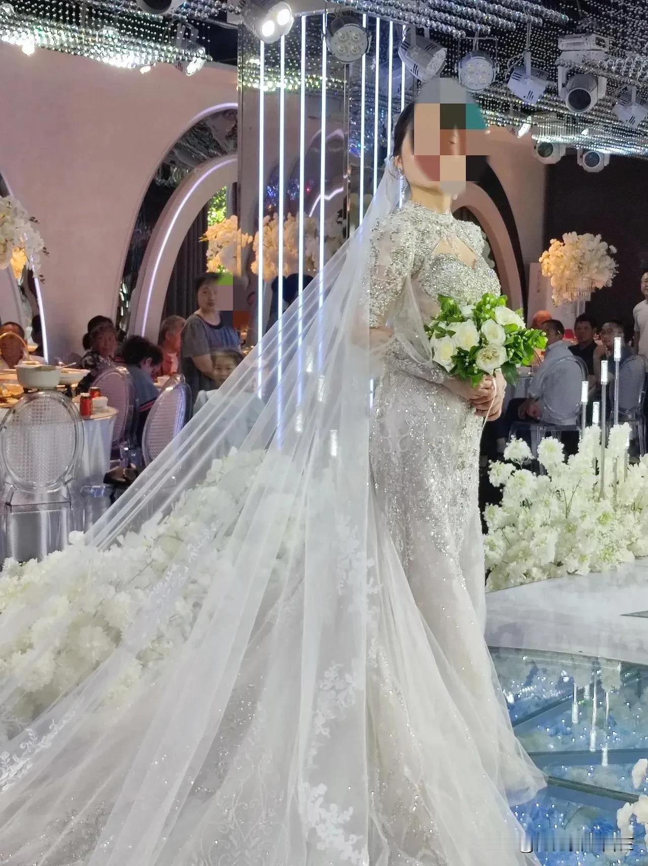 参加朋友娶儿媳妇的婚礼，仪式感很强，幸福感满满，还发现了一个有趣的现象。朋友两