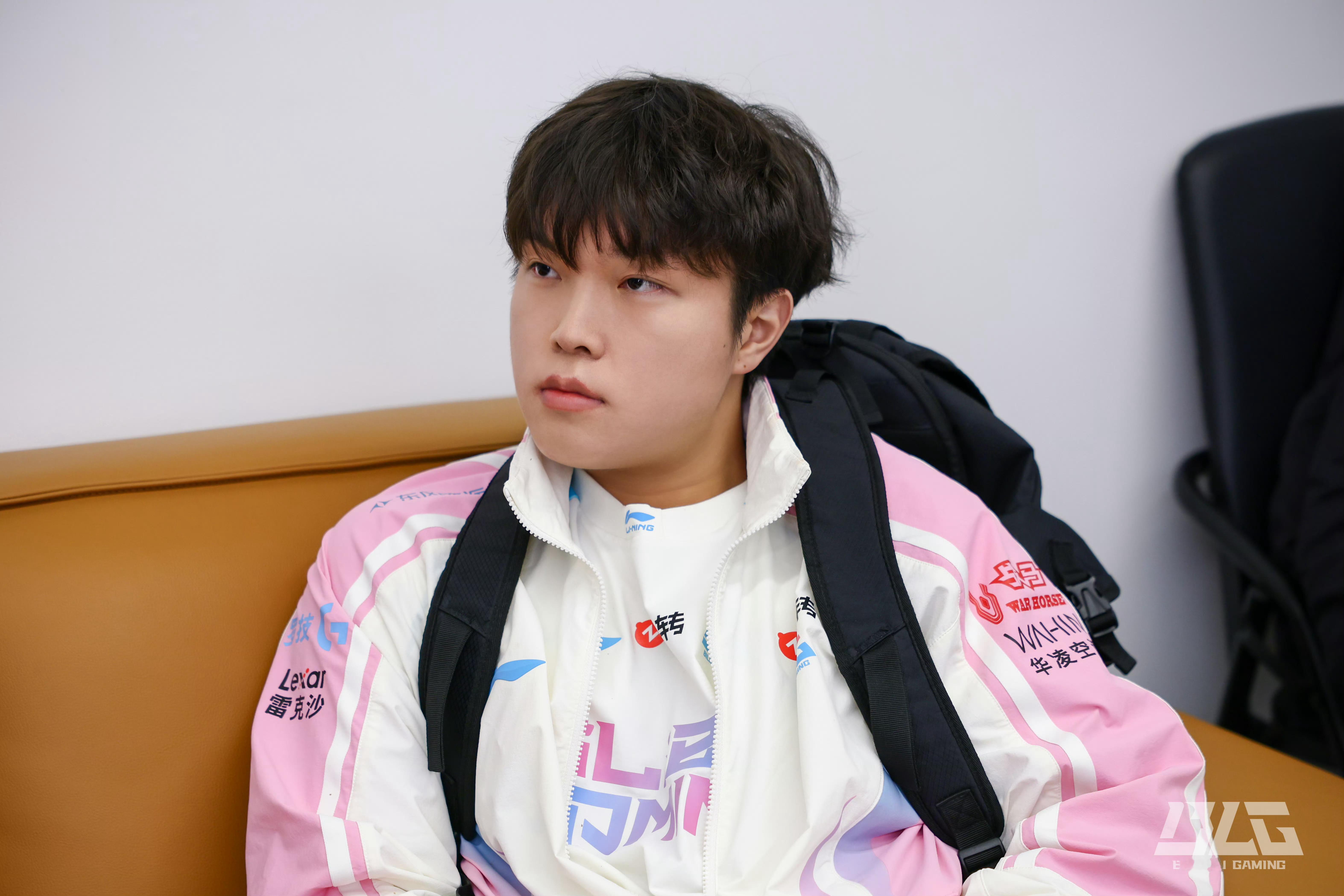 昨天Peanut也在吃Bin哥出走的瓜：背起来书包走了这是真的吗？Peanut：