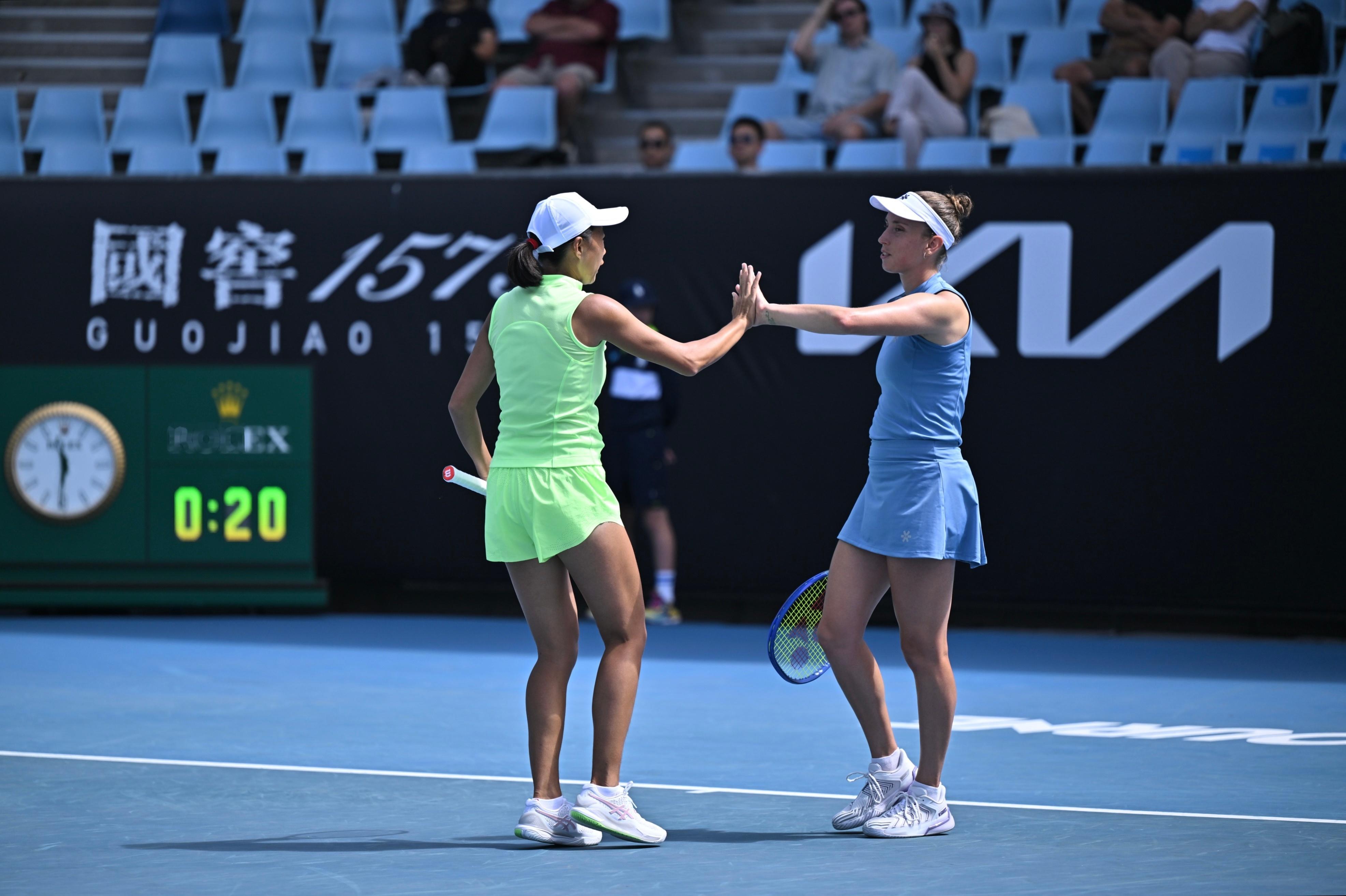 澳网女双1/4决赛，张帅/梅尔滕斯4-6/6-4/6-3逆转穗积绘莉/吴芳娴，
