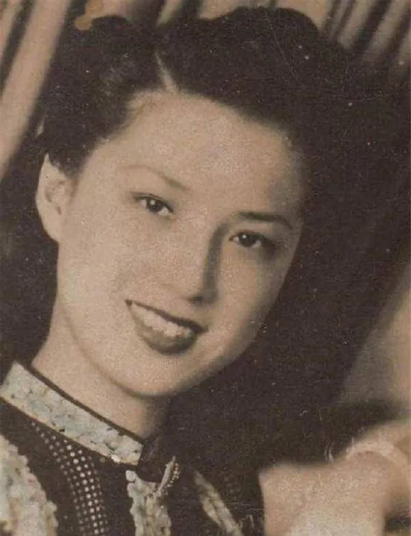 1918年，她因生不出儿子，被一纸休书赶出家门。娘家嫌弃她，不让她进门。再婚后，