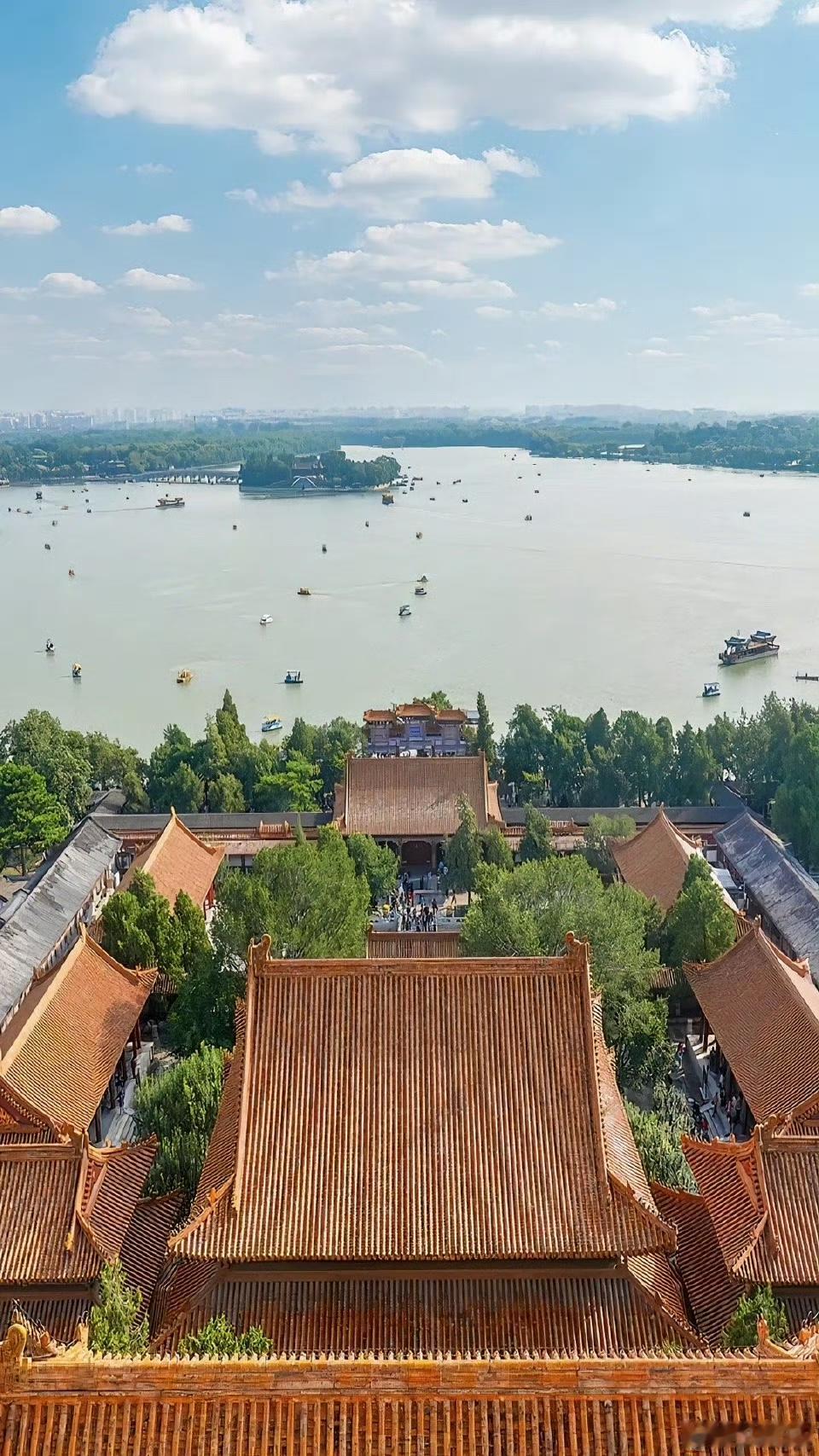 处女座　5月1日至5月7日运势得天独厚，近悦远来。正值年度事业旺季、命星又与