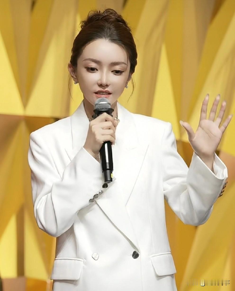 崔阿扎官司结束已赔款！崔阿扎本月计划开播卖货，美妆赛道！