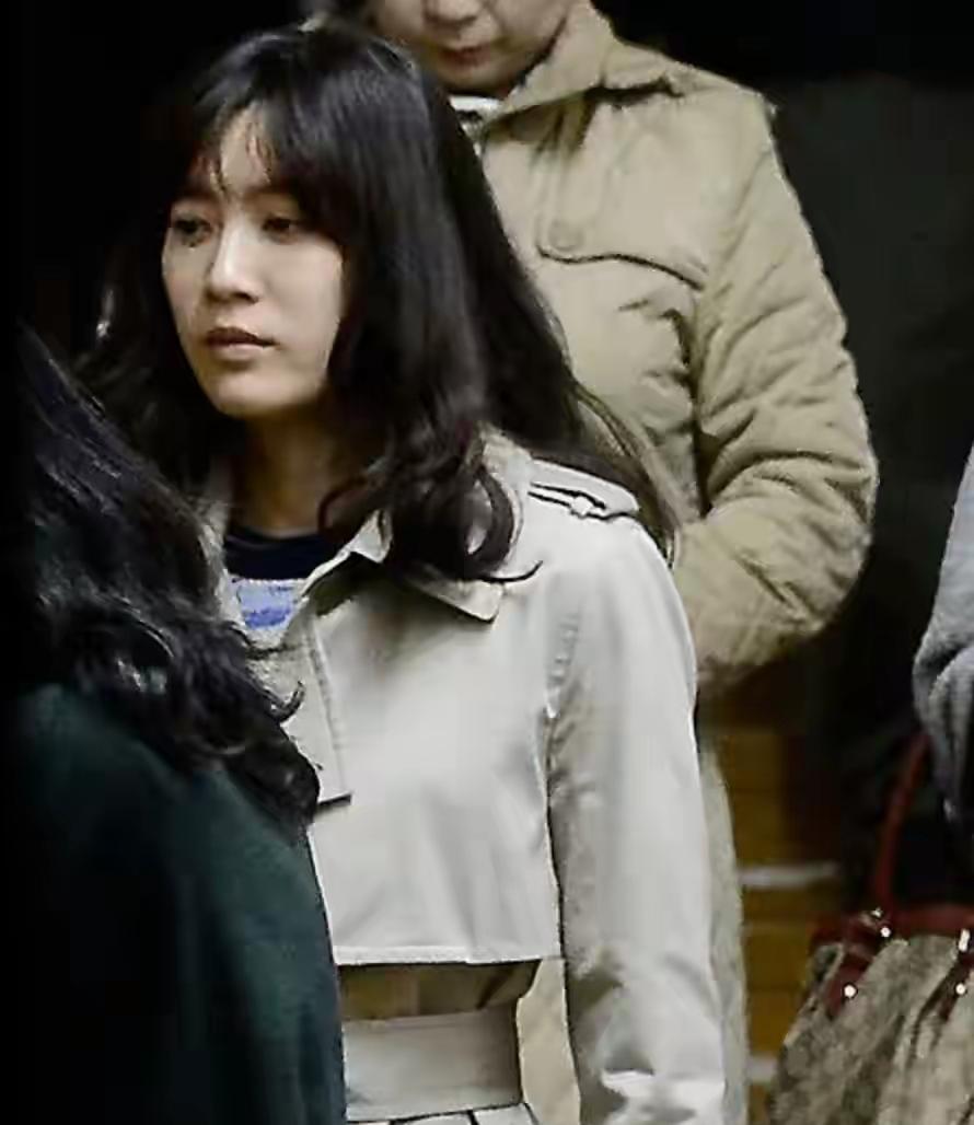 前半生的林世玲，确实是有点颓！为何？没有法子，嫁给三星太子爷，她只能是个贤妻良