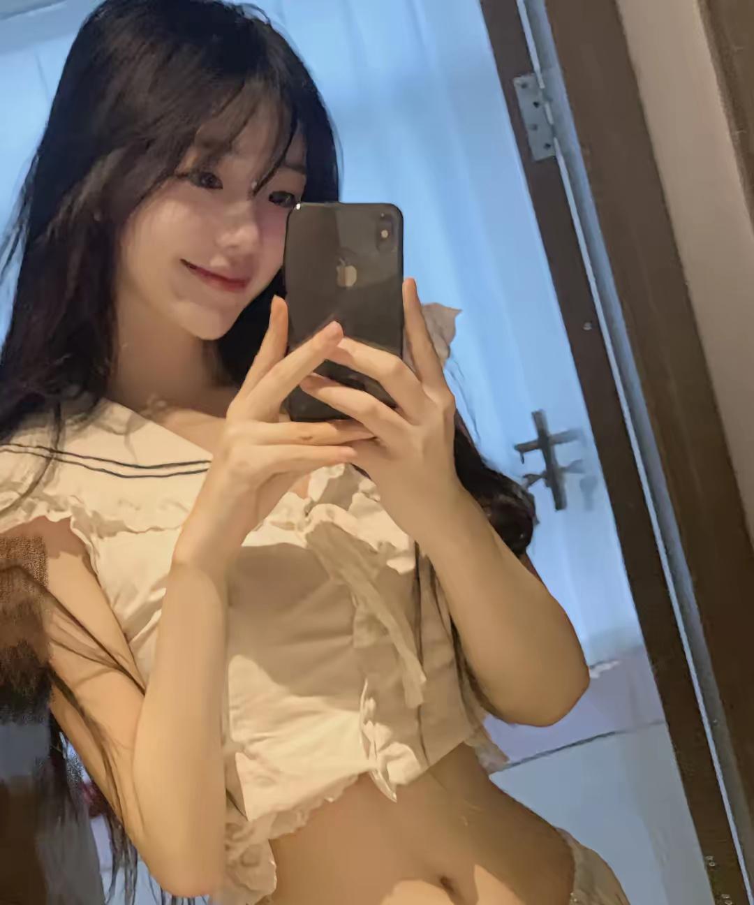 好烦，不把小蛮腰给露出来不好看，露出来肚子的几层肉也同步显现出来了，可是我的真的