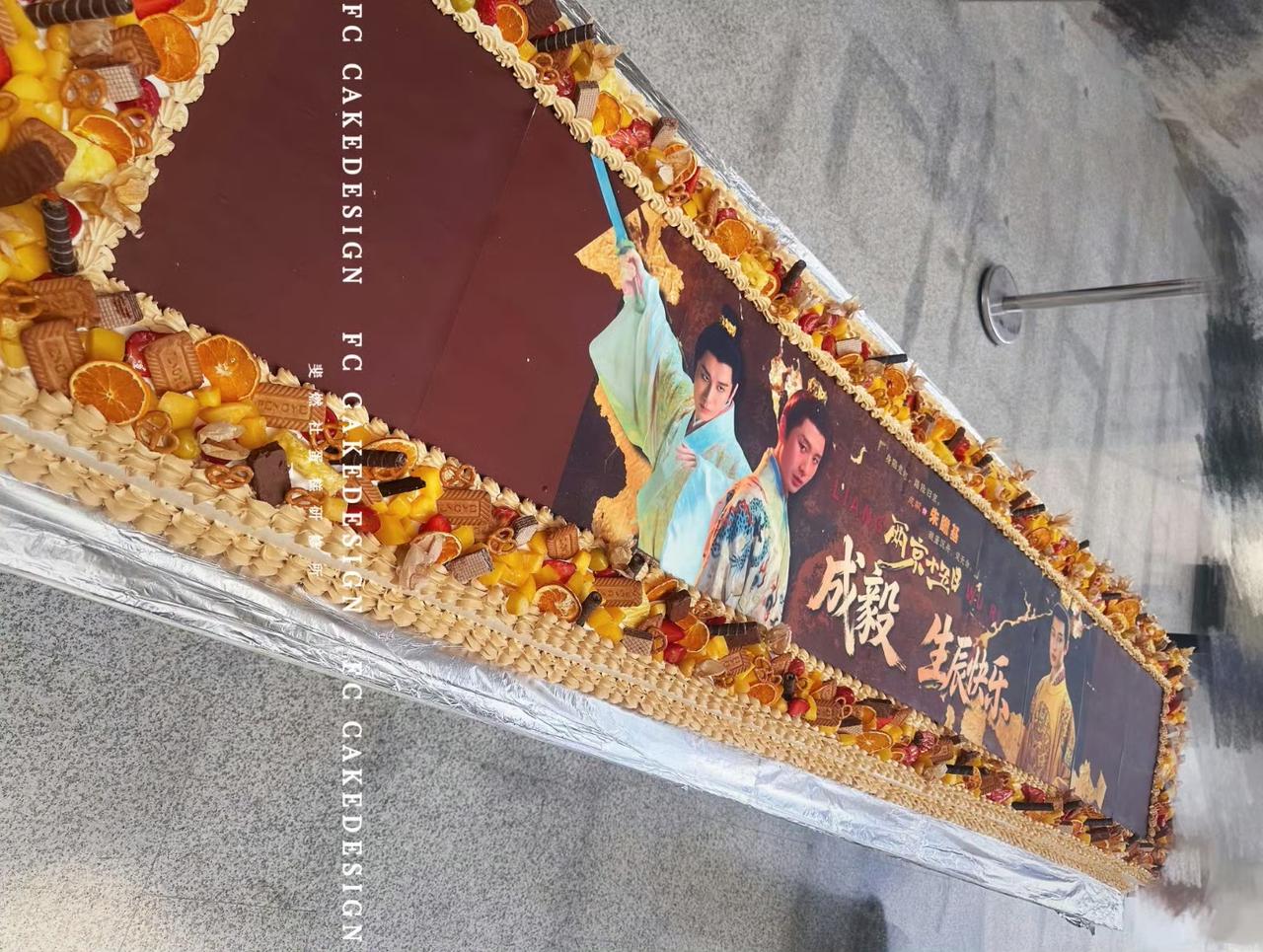 成毅工作室发文，明天（5.17）下午3点生日微博直播准备中…大家期盼已久的成毅终