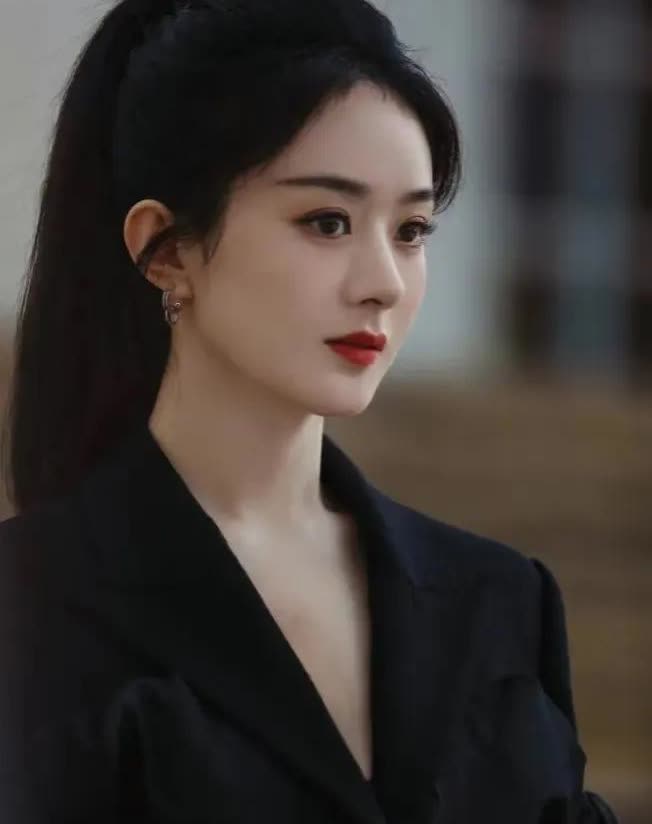 有一说一，赵丽颖其实也蛮可怜的。像她这样从底层爬起来的女明星怎么就这么想不开