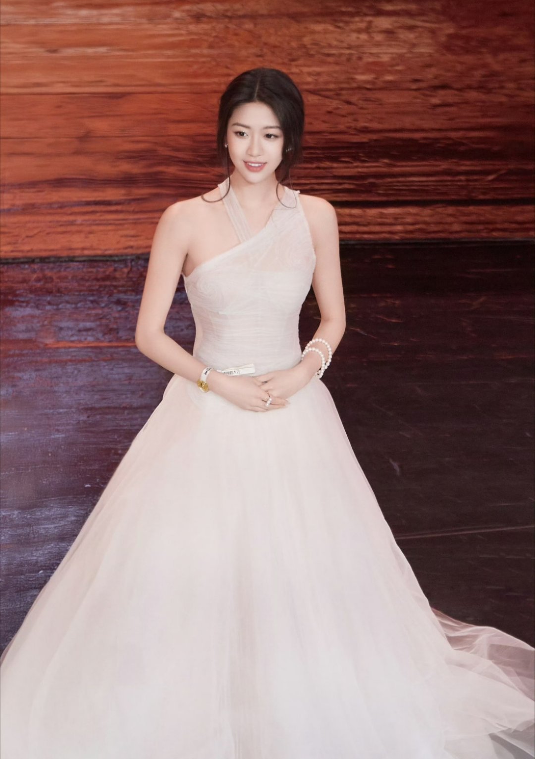 女神知道自己昨天给我美迷糊了吗早上睡醒了嘴里还在说“向涵之好美”[捂