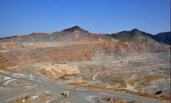 东方大国没有免费的午餐！蒙古那座超级大铜矿，距离中国边境只有80公里，可惜没能抓